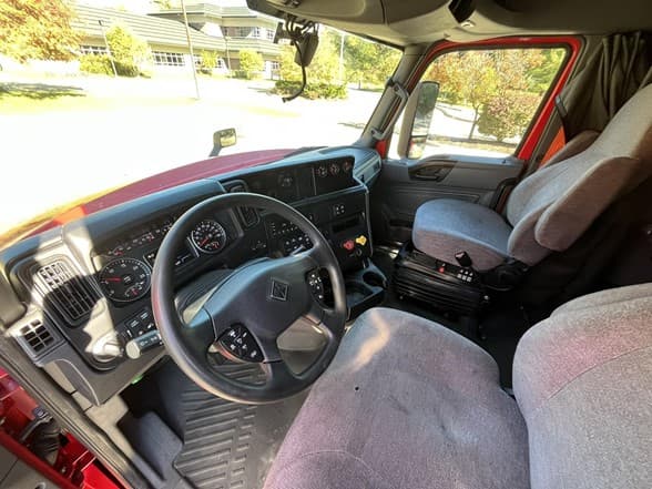 2022 International LT — photo 8