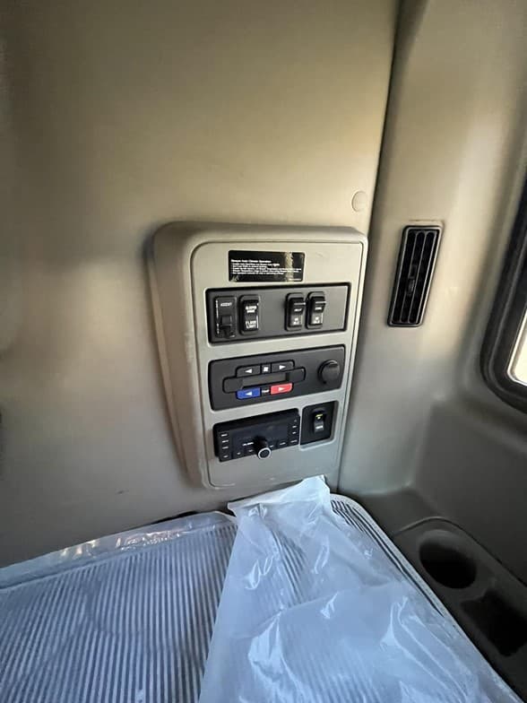 2022 International LT — photo 12