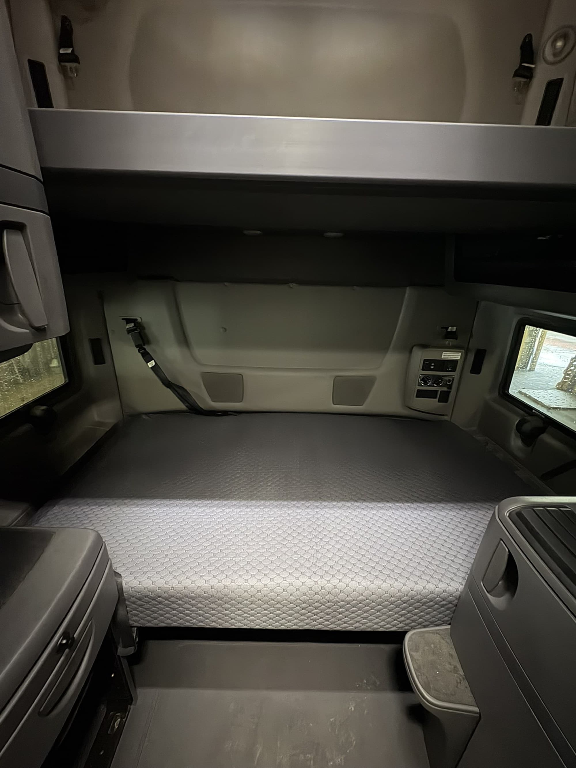 2021 International LT — photo 17