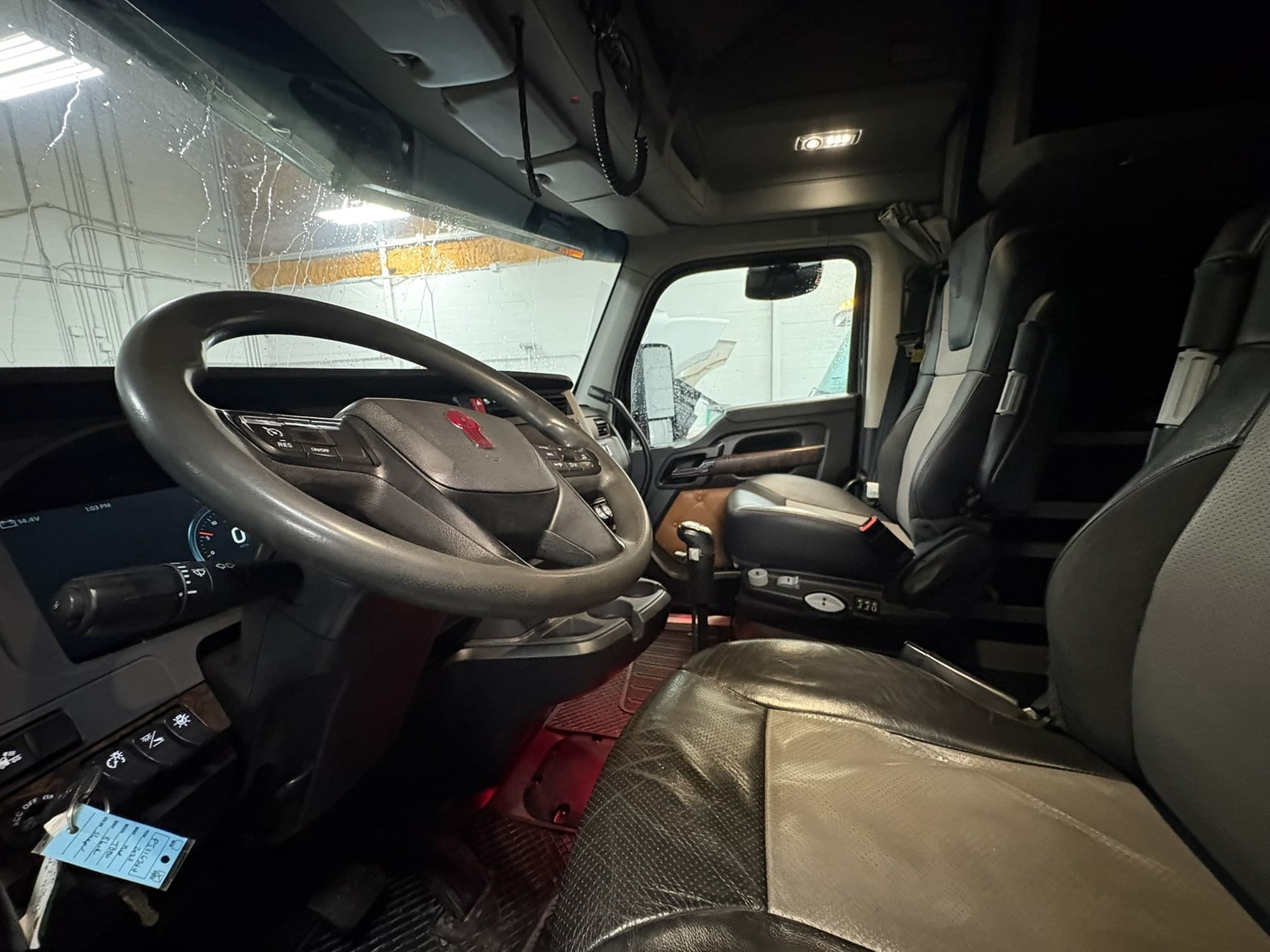 2023 Kenworth T880 — photo 18