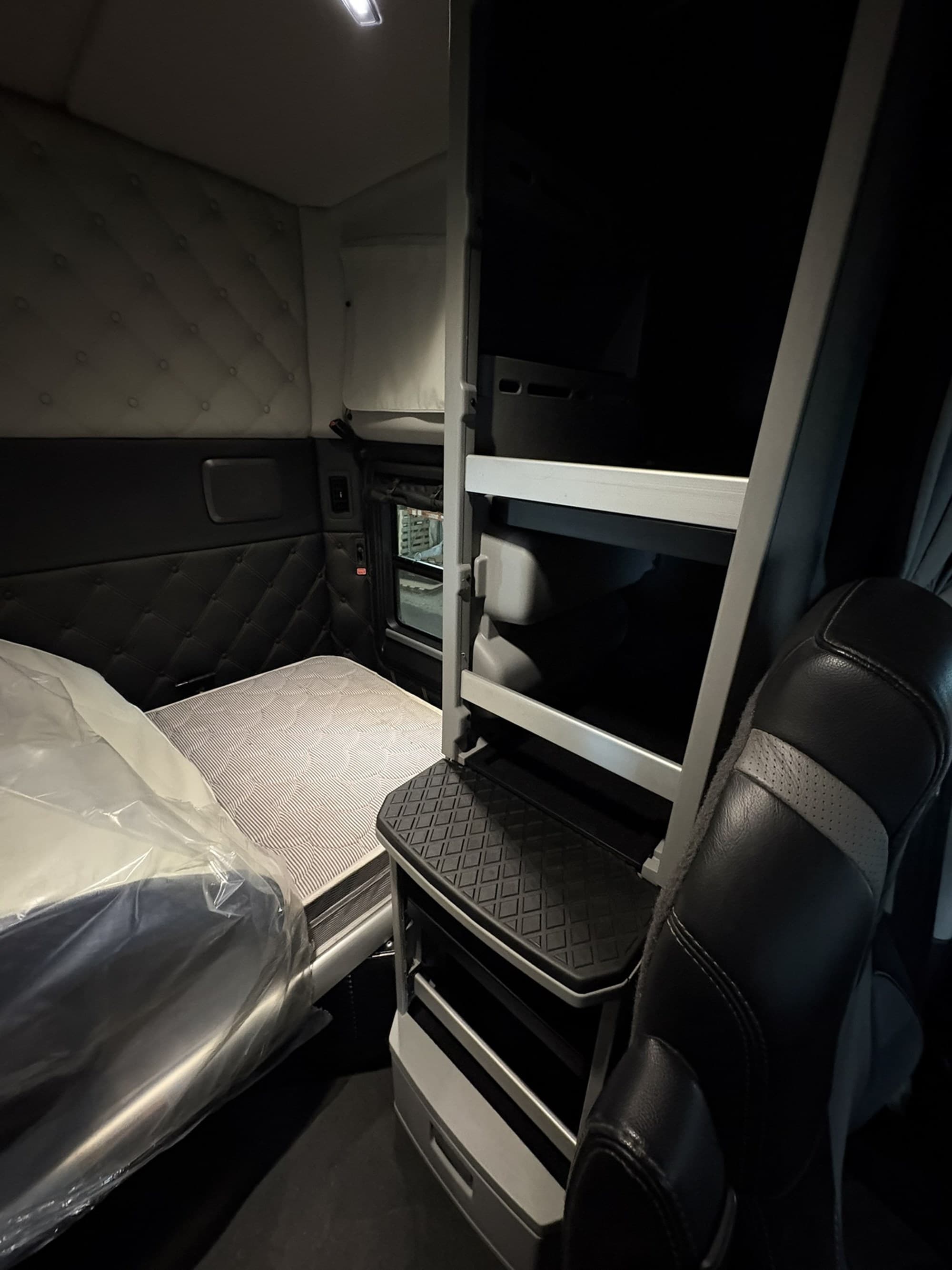 2023 Kenworth T880 — photo 23