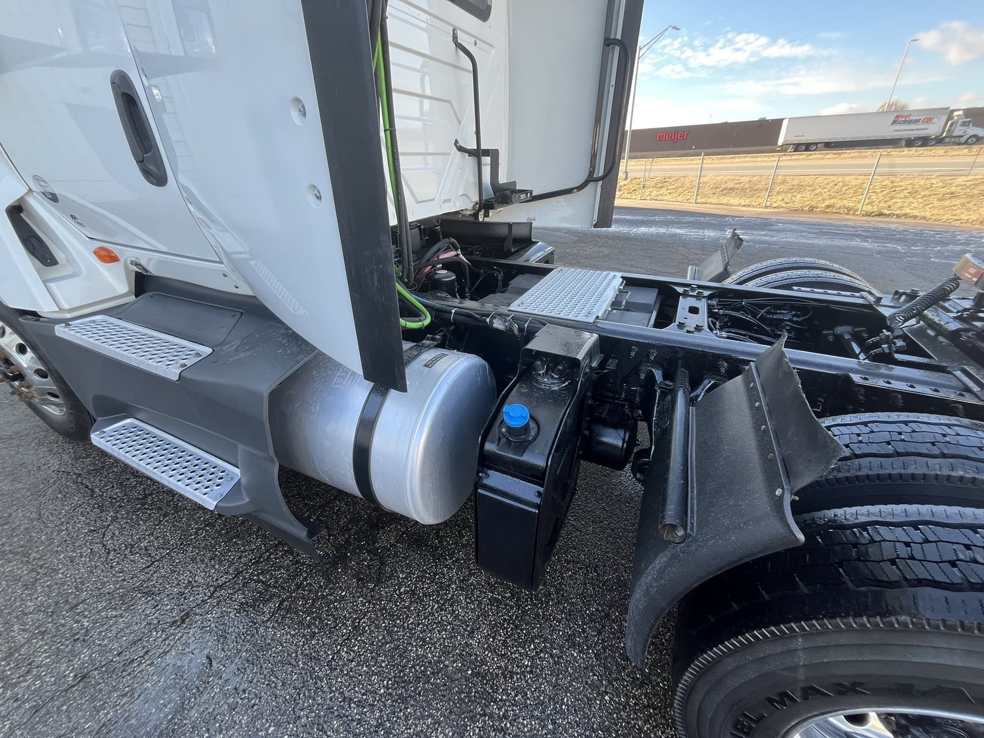 2021 International LT — photo 8