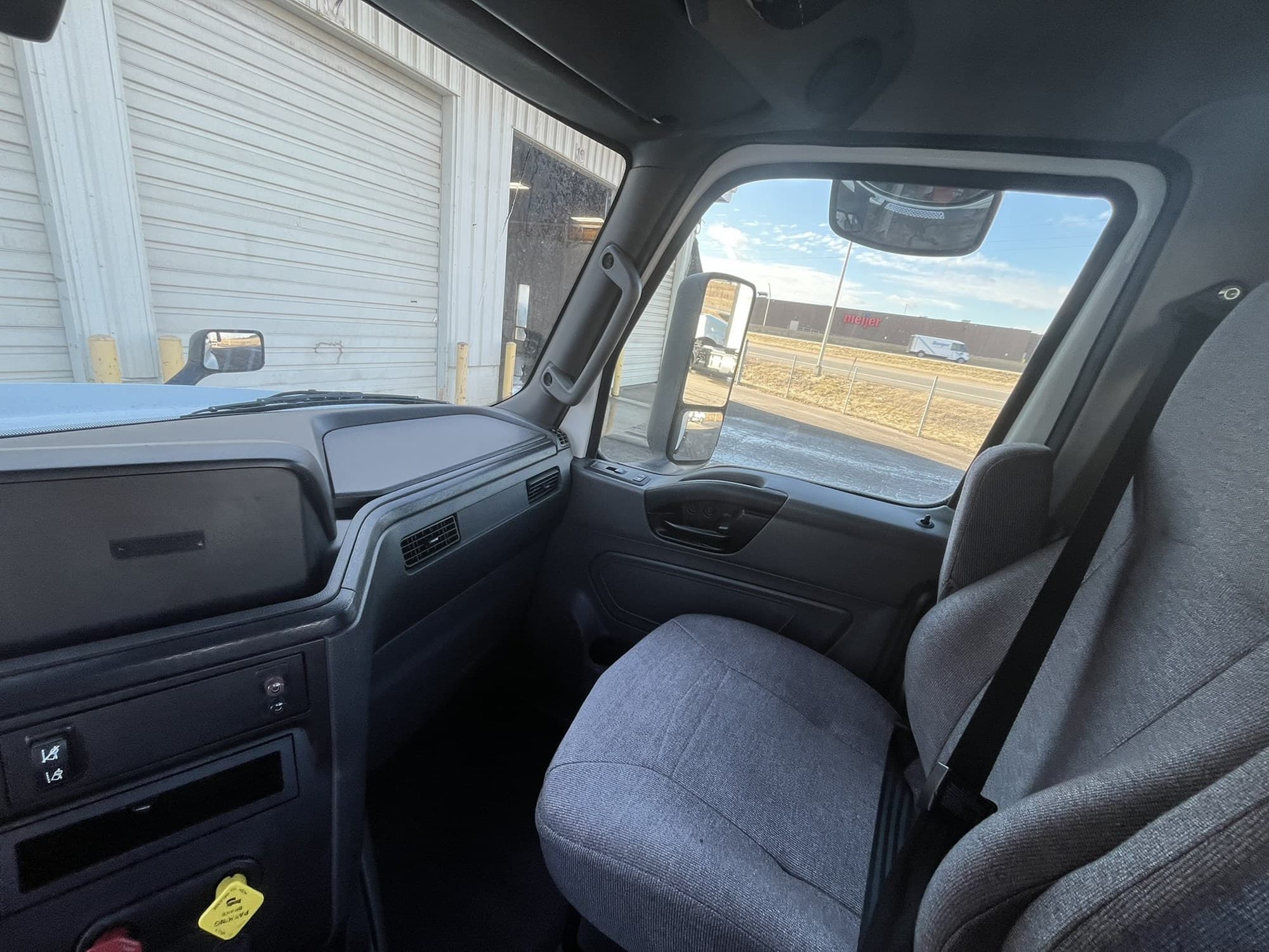 2021 International LT — photo 18
