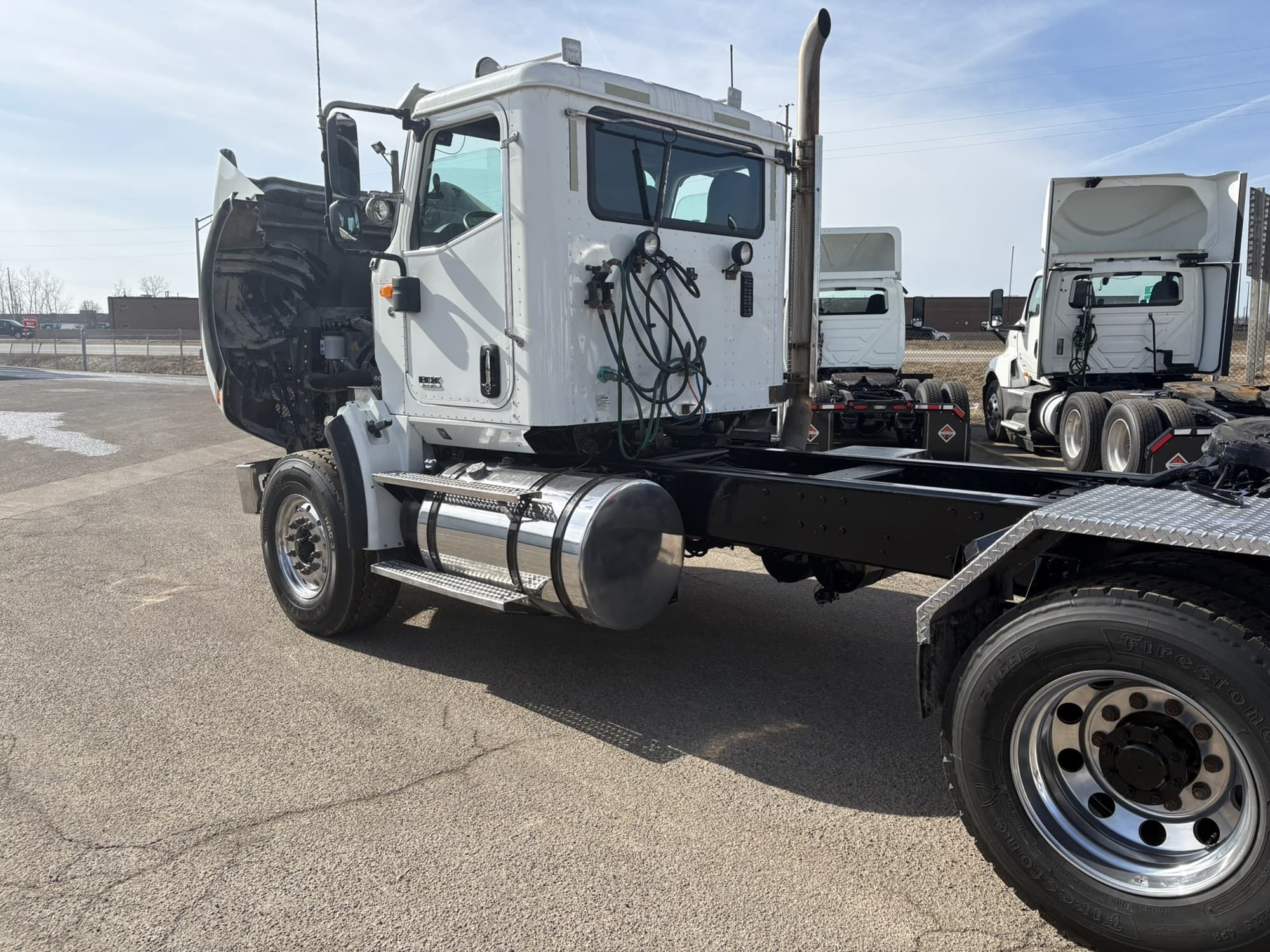 2019 International HX — photo 3