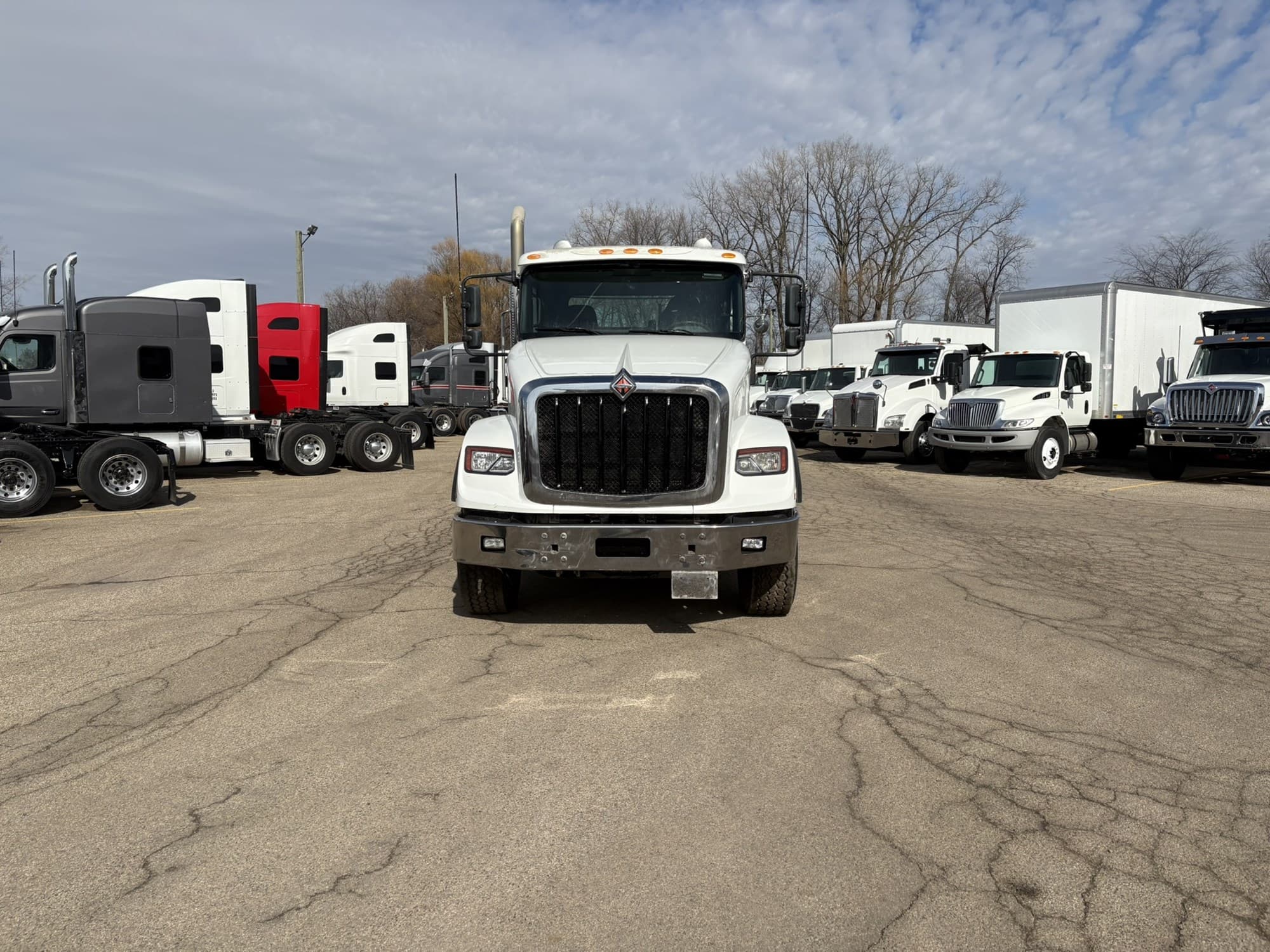 2019 International HX — photo 4