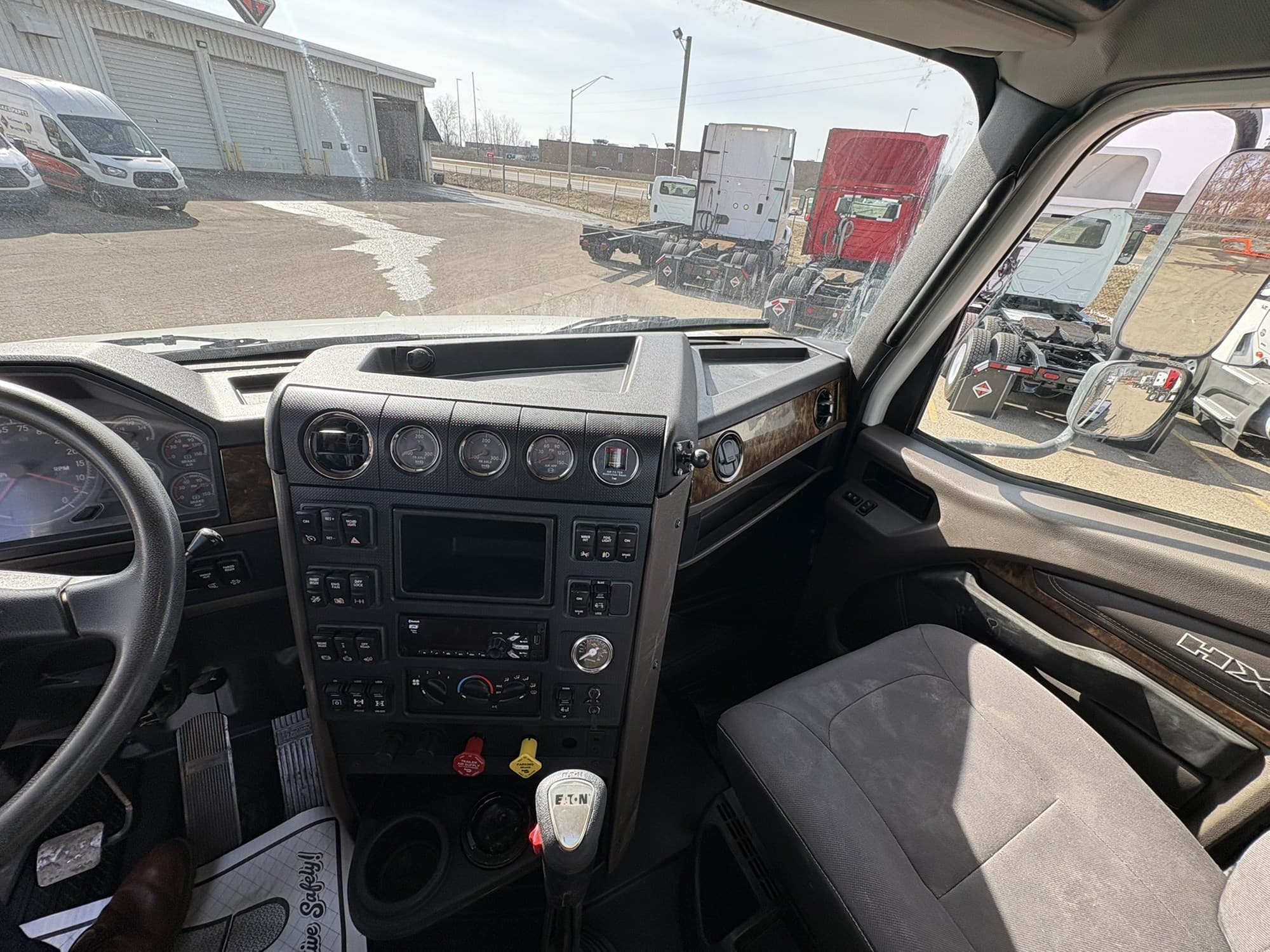 2019 International HX — photo 21