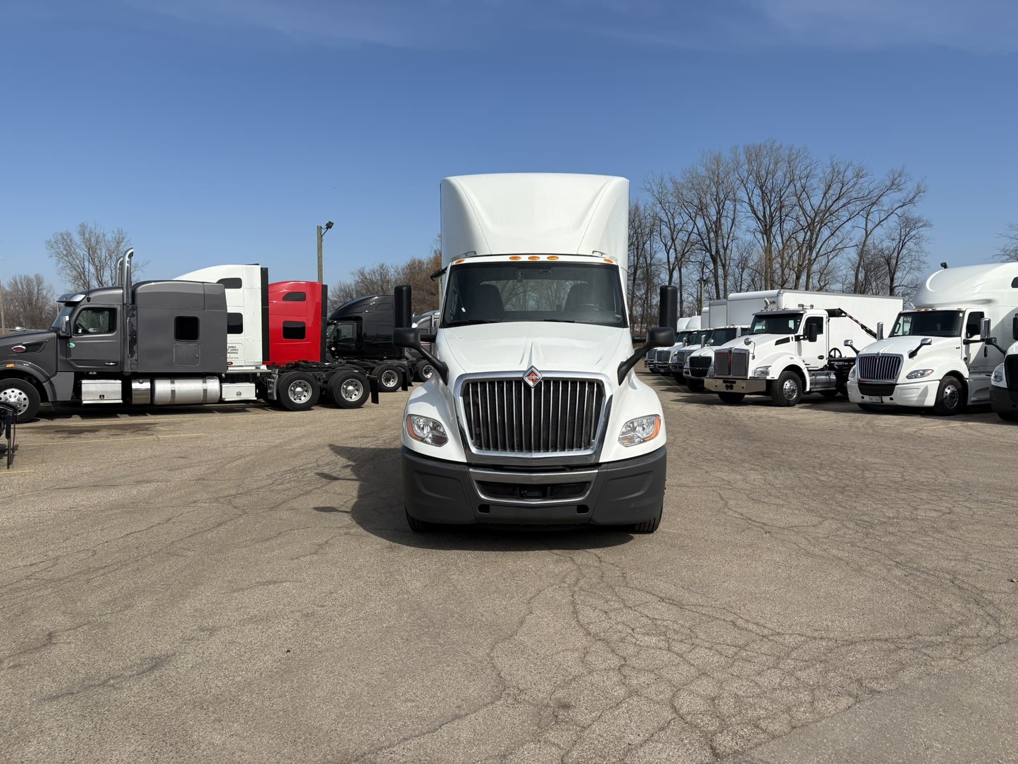 2021 International LT — photo 3