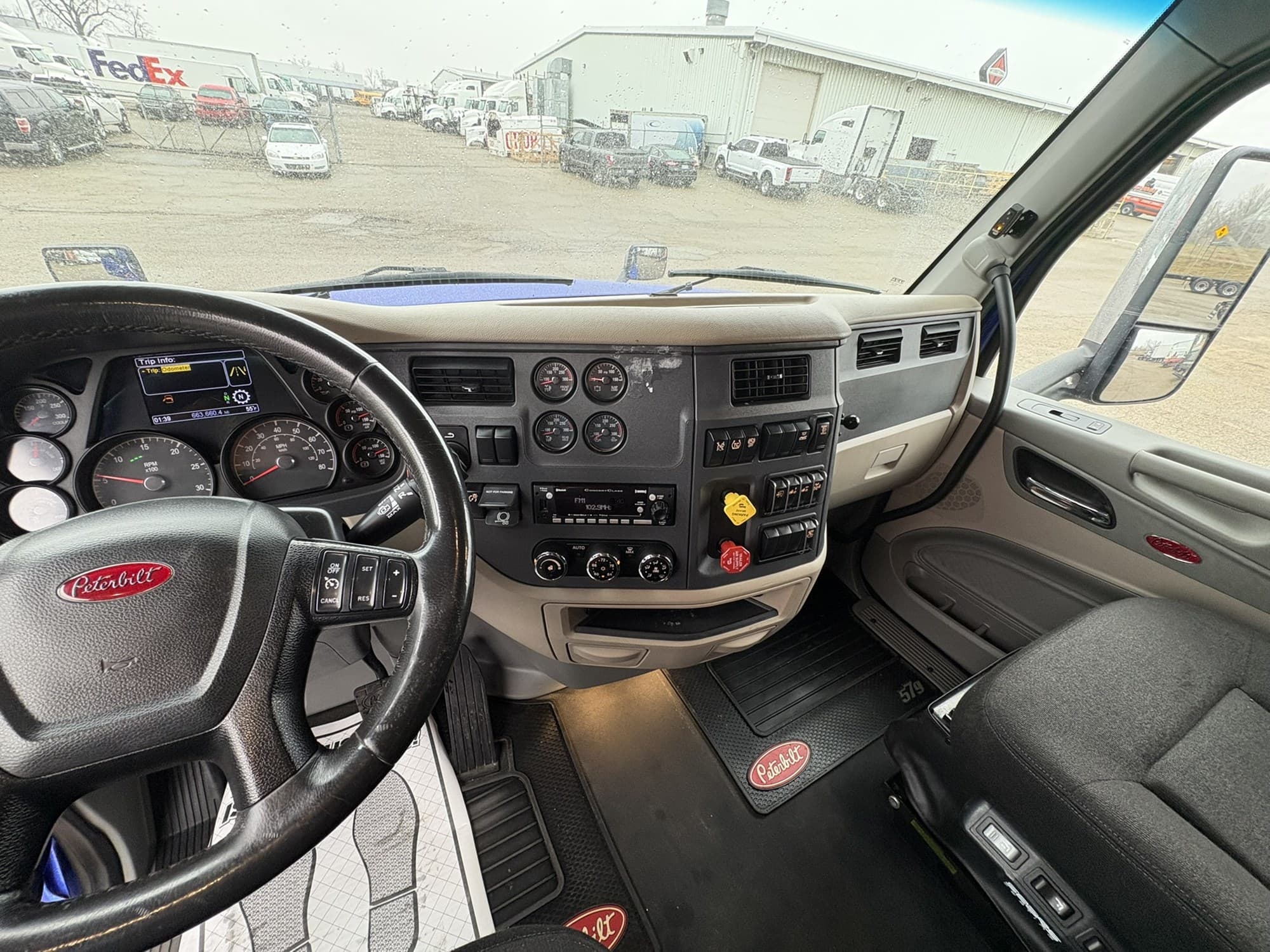 2022 Peterbilt 579 — photo 16