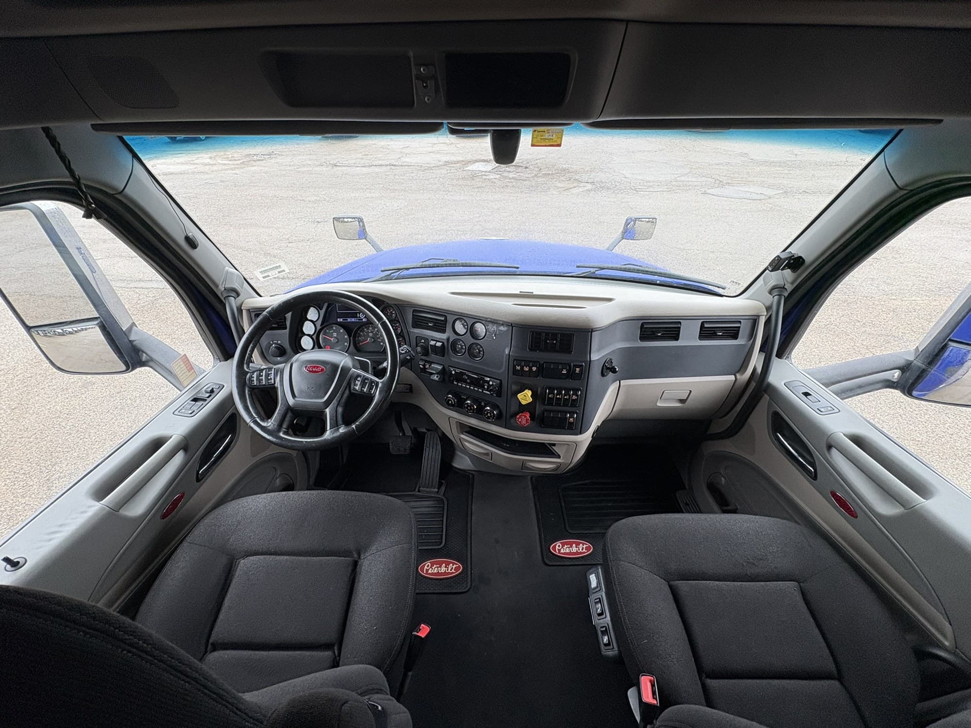 2022 Peterbilt 579 — photo 17