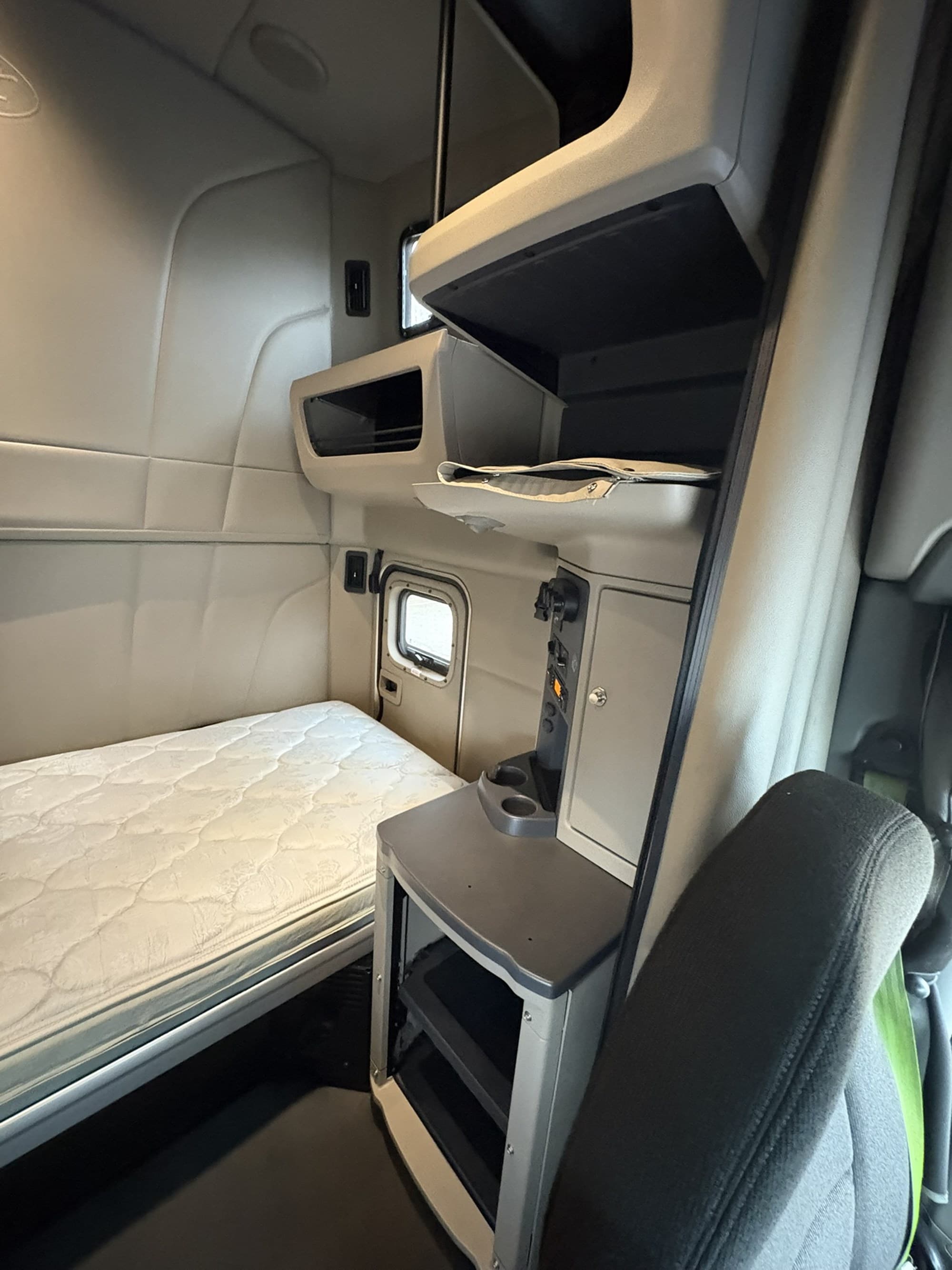 2022 Peterbilt 579 — photo 19