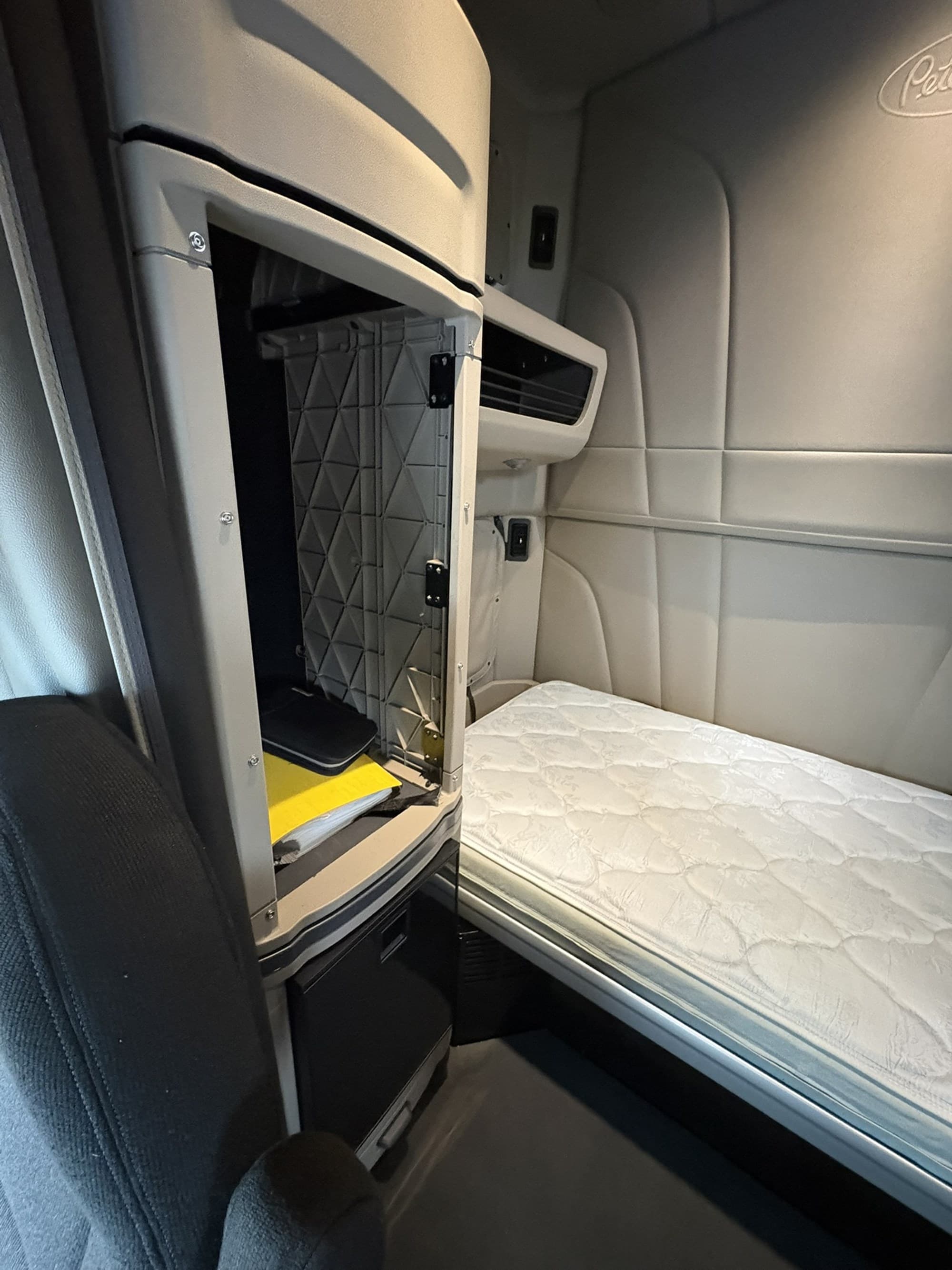 2022 Peterbilt 579 — photo 20