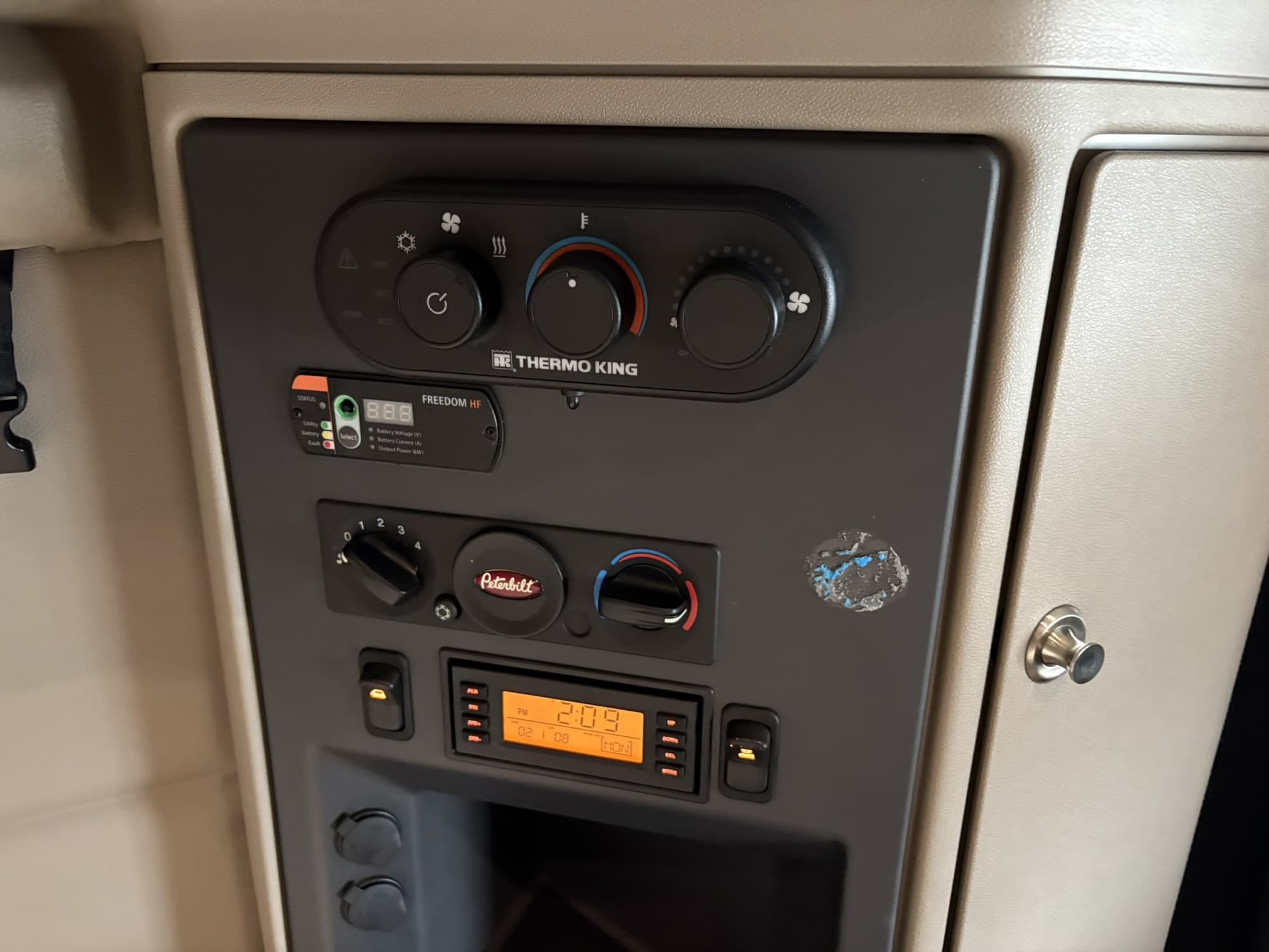 2022 Peterbilt 579 — photo 21