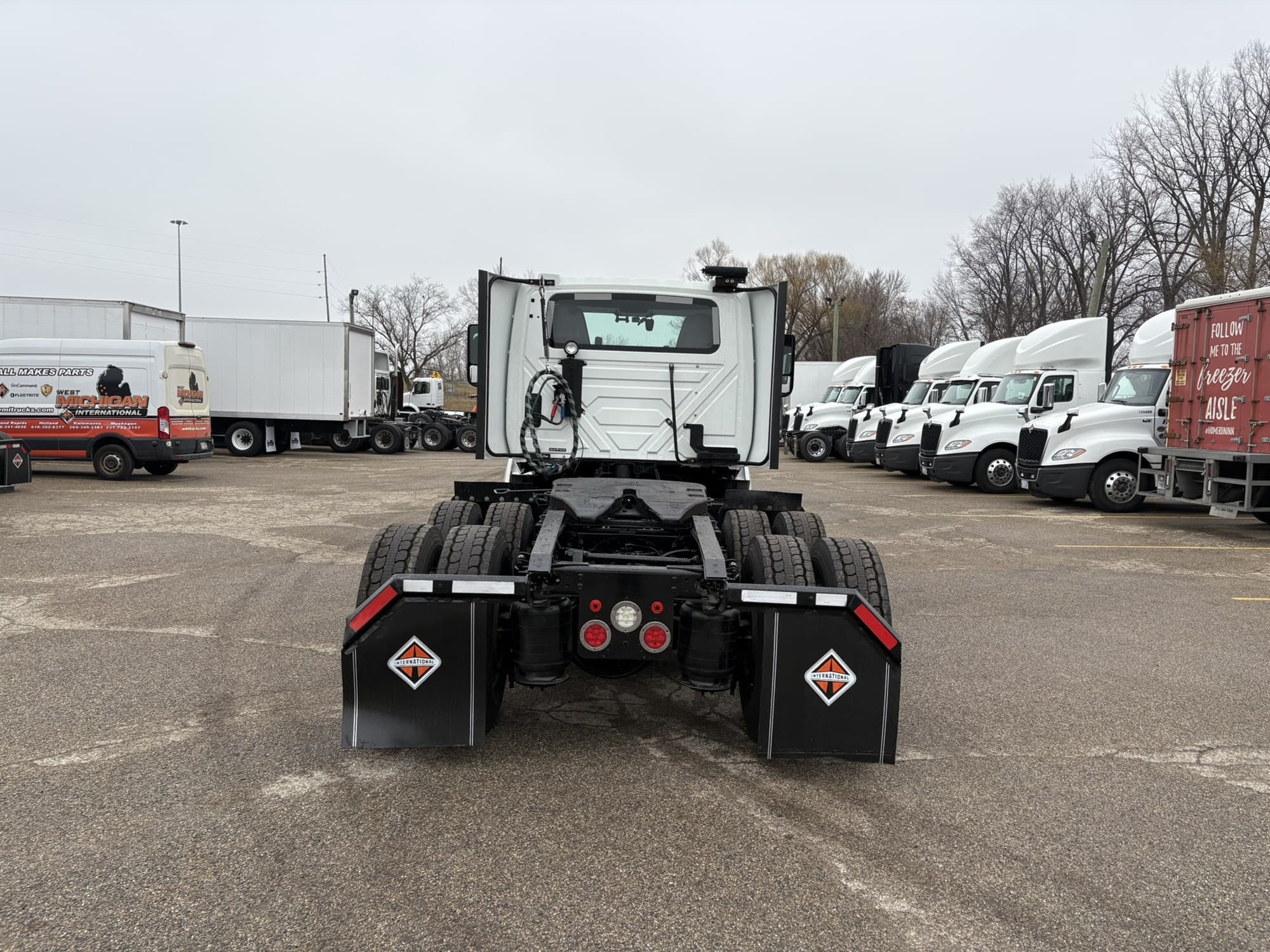 2021 International LT — photo 5