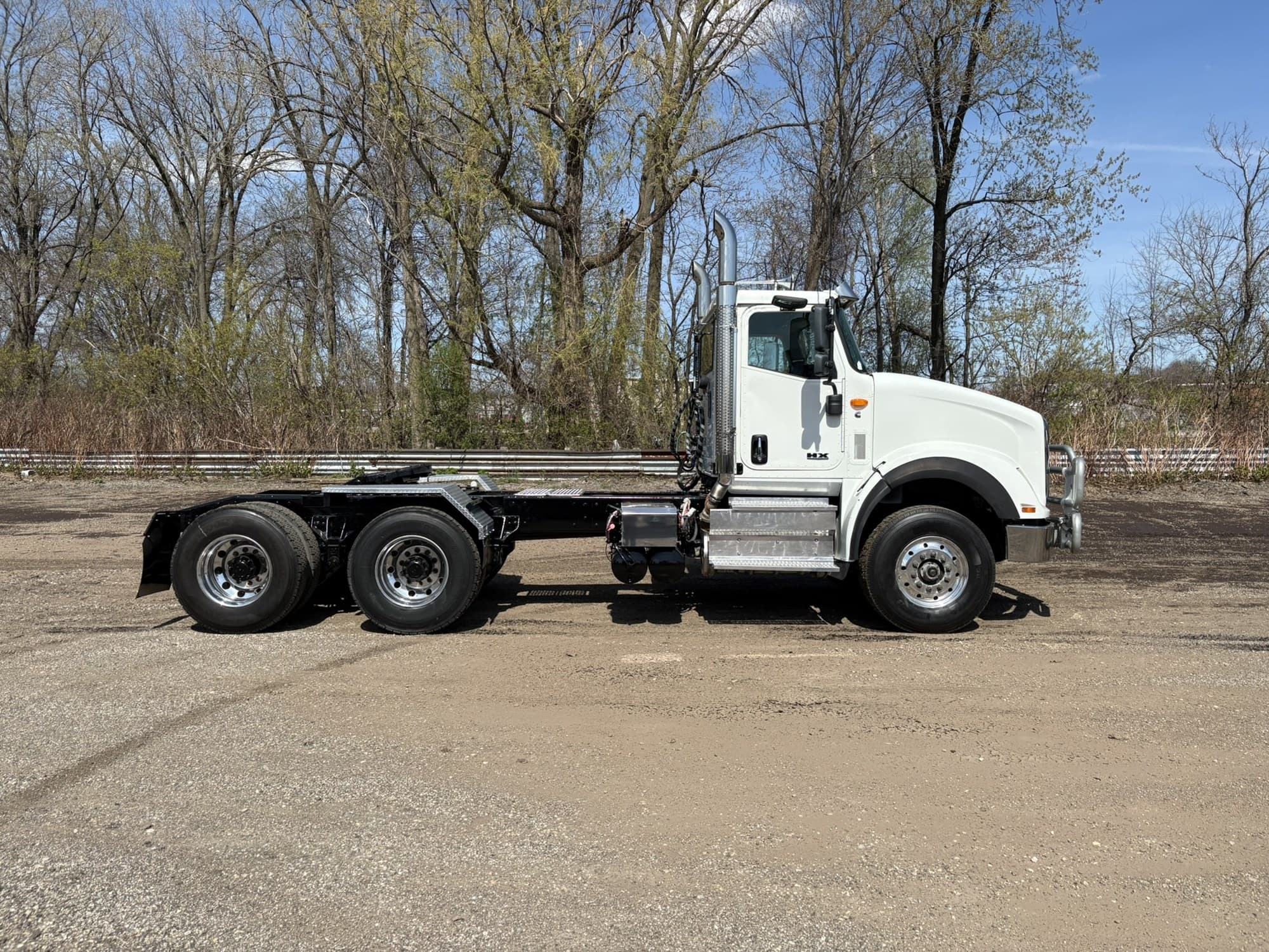 2019 International HX — photo 3