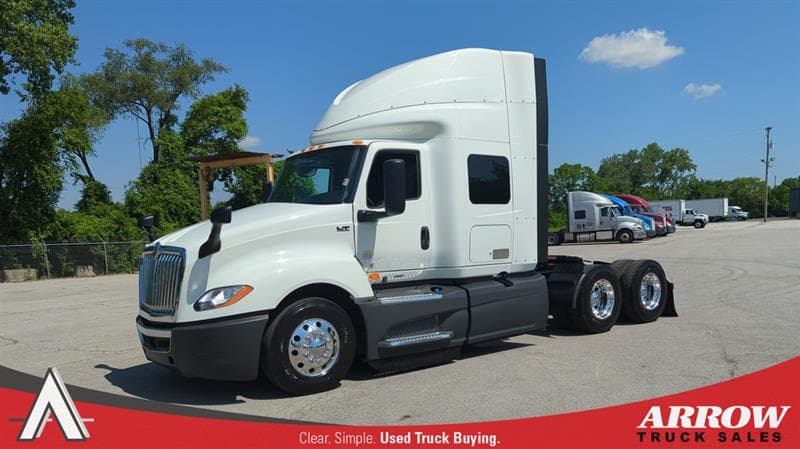 2022 International LT — photo 1