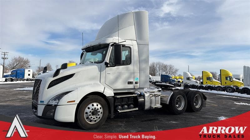2021 Volvo VNL 300 — photo 1