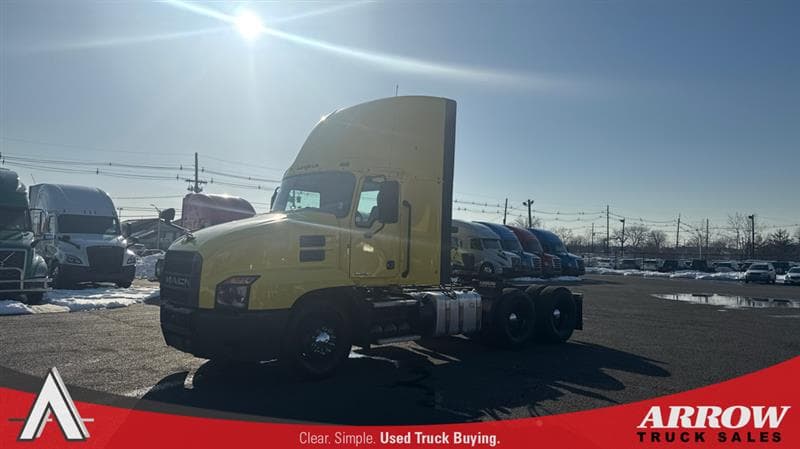 2023 Mack Anthem — photo 1