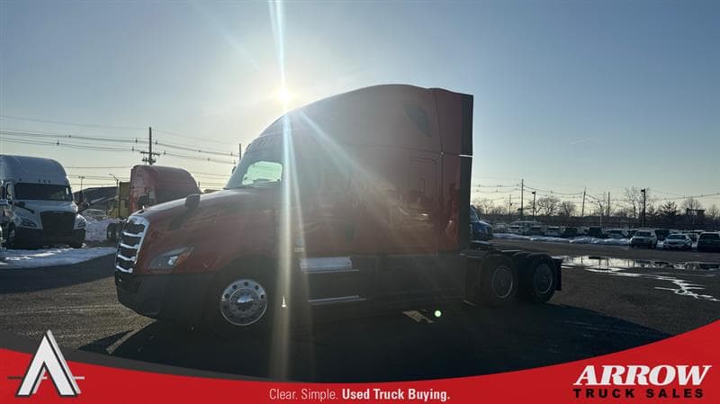 2022 Freightliner Cascadia — photo 1