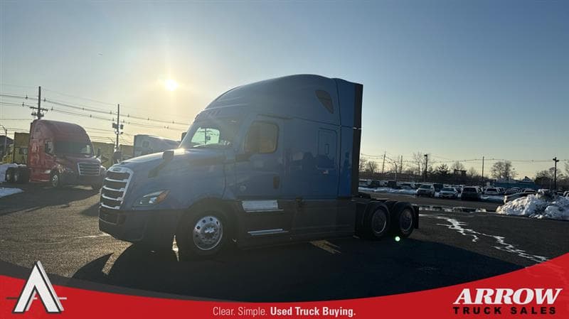 2022 Freightliner Cascadia — photo 1