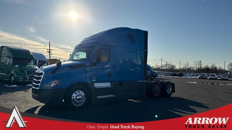 2022 Freightliner Cascadia — photo 1