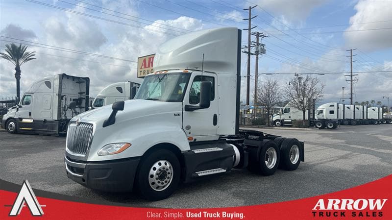 2021 International LT — photo 1