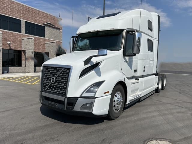 2022 Volvo VNL 860 — photo 1
