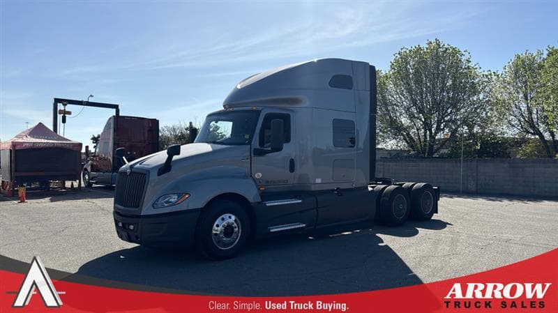 2022 International LT — photo 1