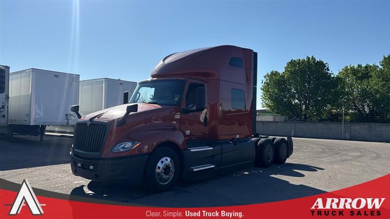 2022 International LT — photo 1