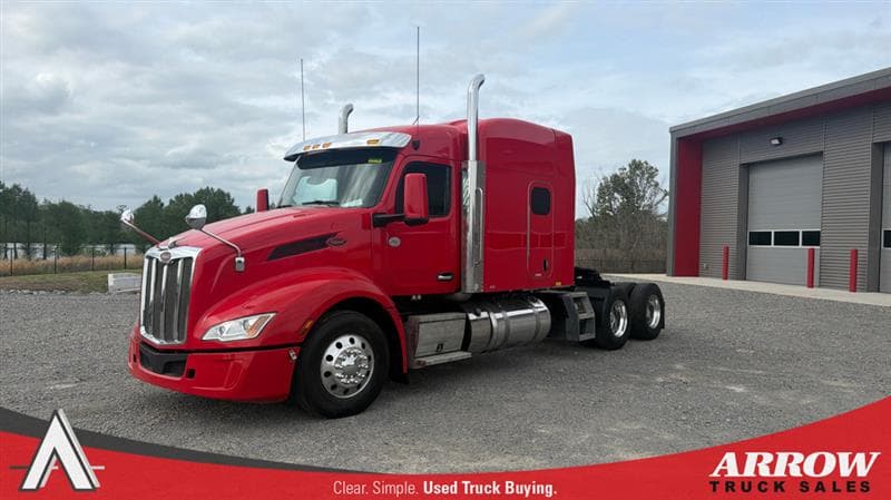 2022 Peterbilt 579 — photo 1
