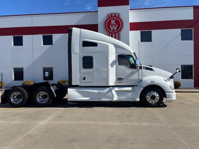 2022 Kenworth T680 — photo 4