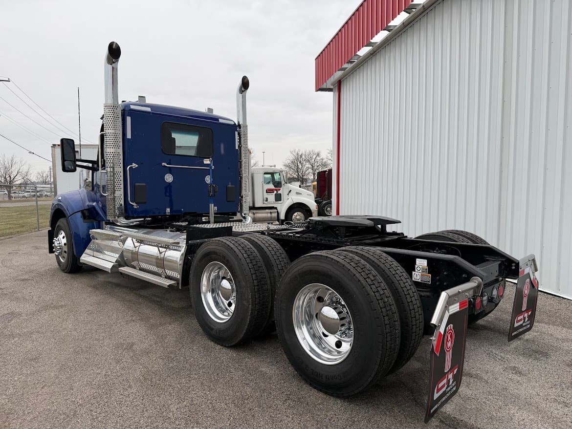 2027 Kenworth W990 — photo 2