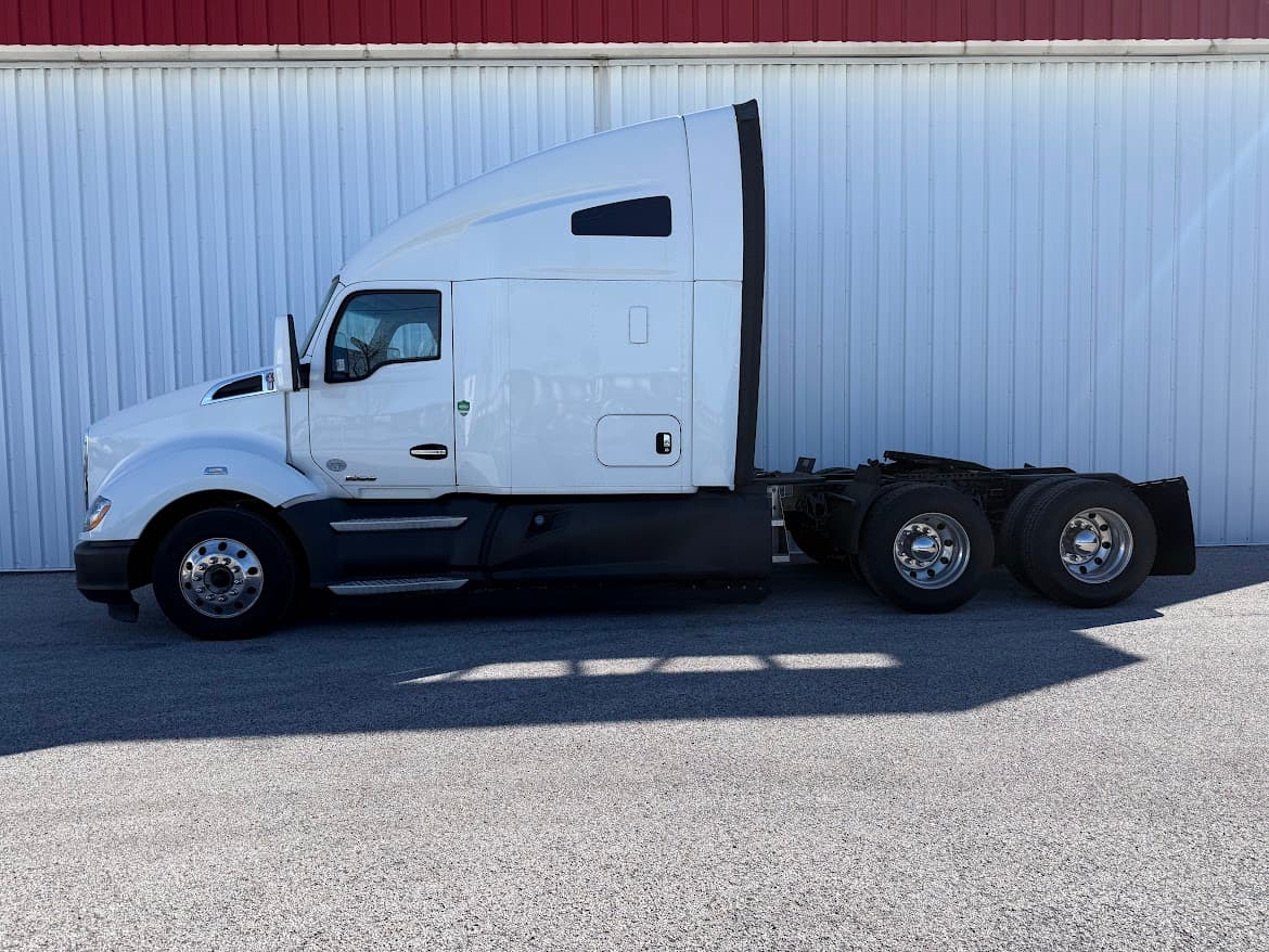 2023 Kenworth T680 — photo 6