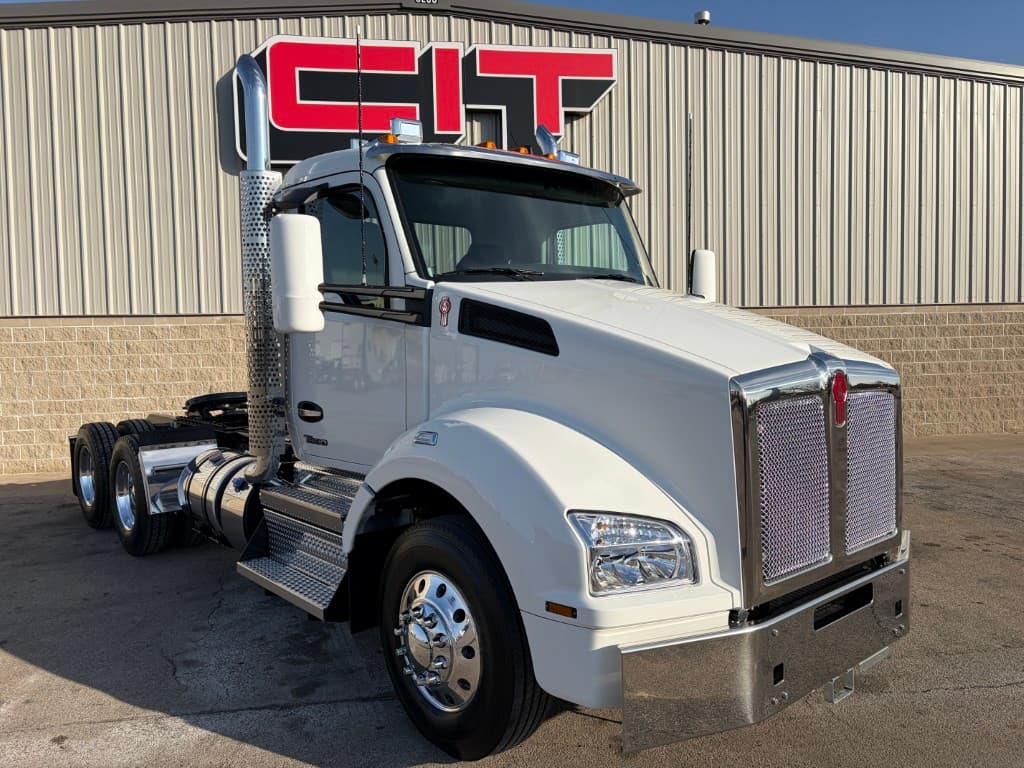 2027 Kenworth T880 — photo 2