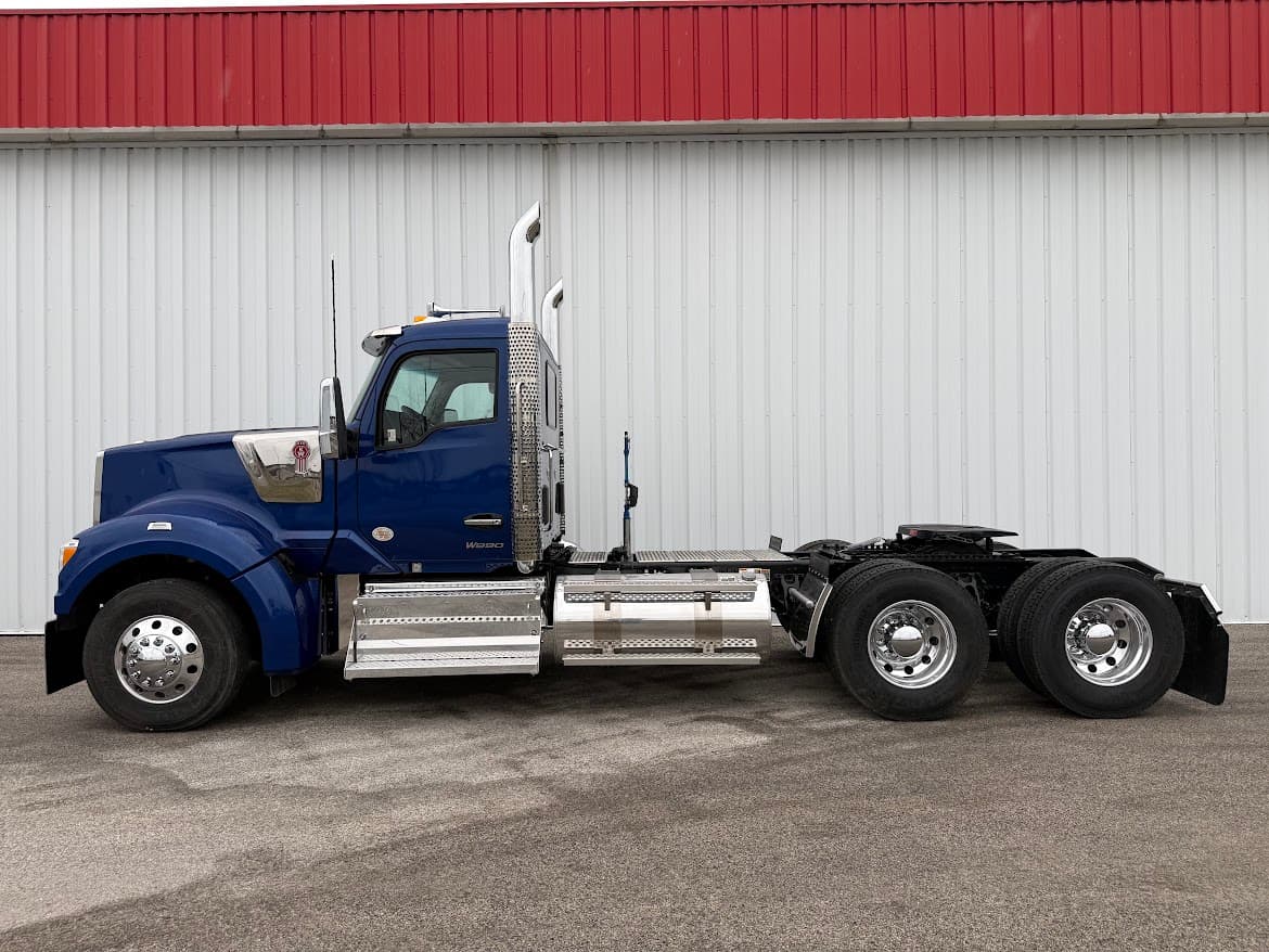 2027 Kenworth W990 — photo 3