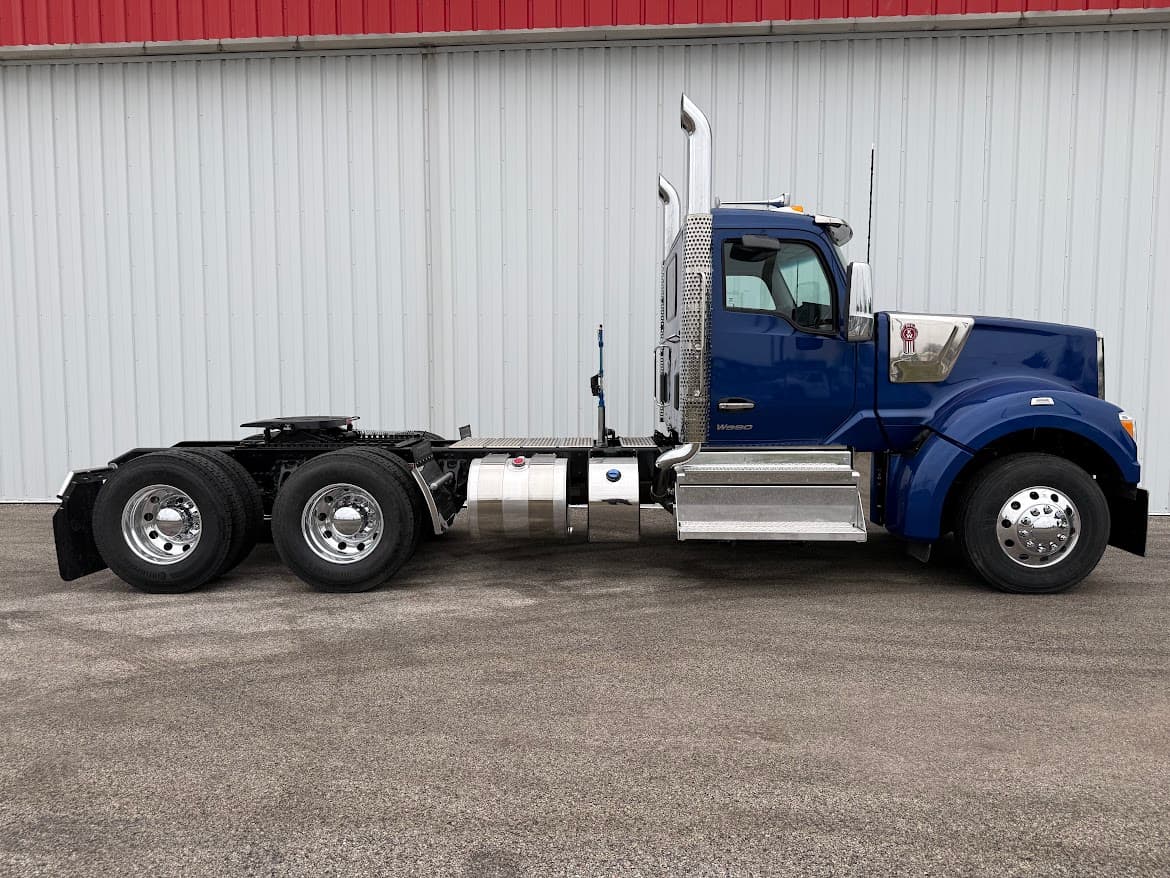 2027 Kenworth W990 — photo 4