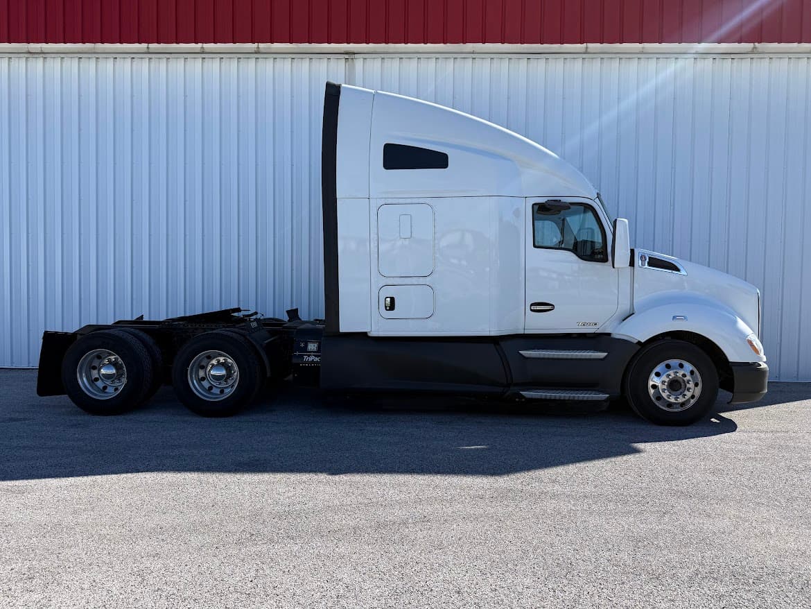 2023 Kenworth T680 — photo 3