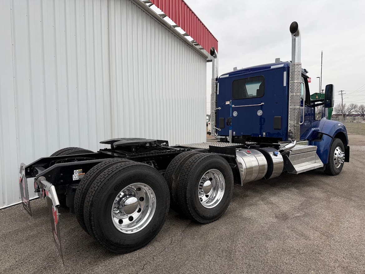 2027 Kenworth W990 — photo 6