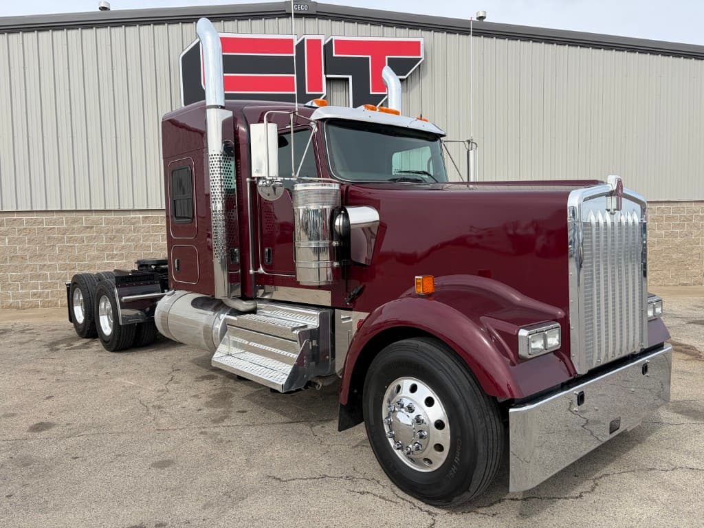 2027 Kenworth W900 — photo 3