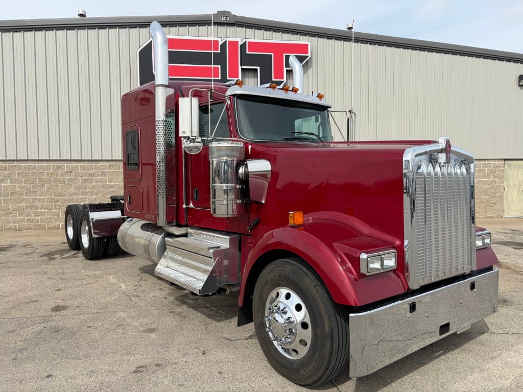 2027 Kenworth W900 — photo 3