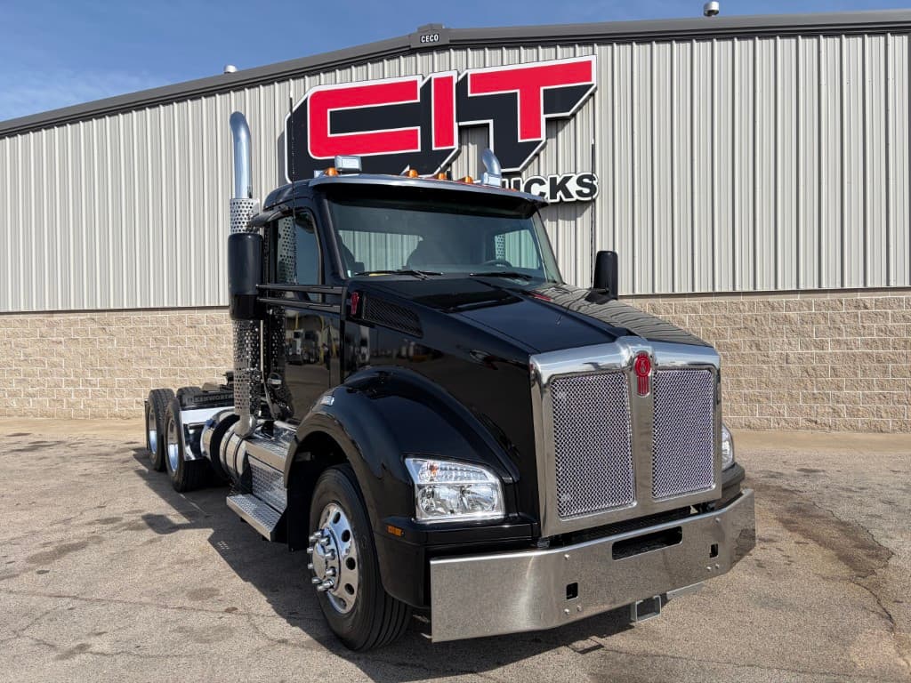 2027 Kenworth T880 — photo 3