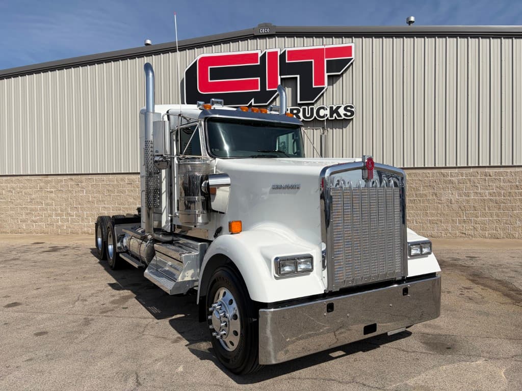 2027 Kenworth W900 — photo 3