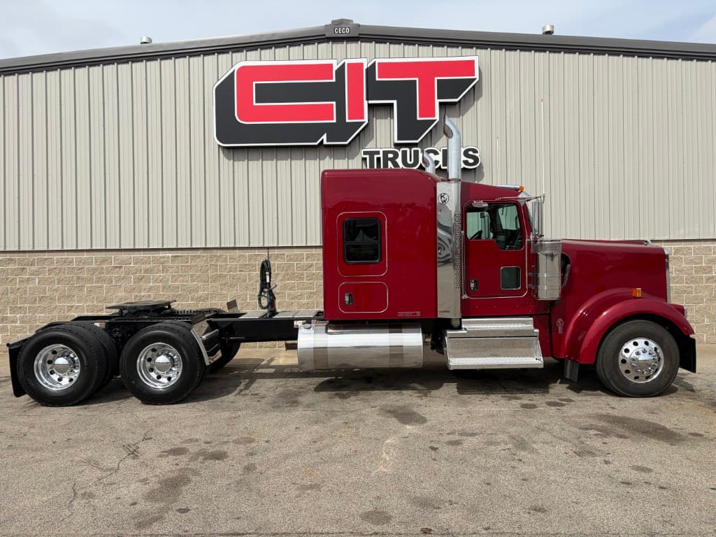 2027 Kenworth W900 — photo 4