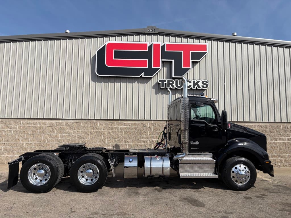 2027 Kenworth T880 — photo 4