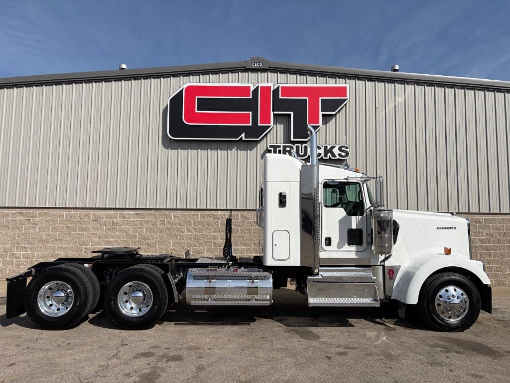 2027 Kenworth W900 — photo 4