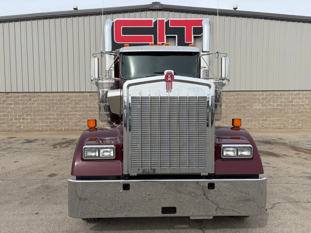 2027 Kenworth W900 — photo 2
