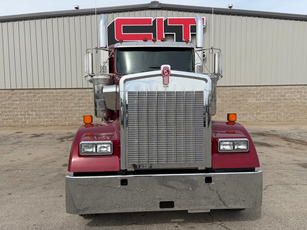 2027 Kenworth W900 — photo 2