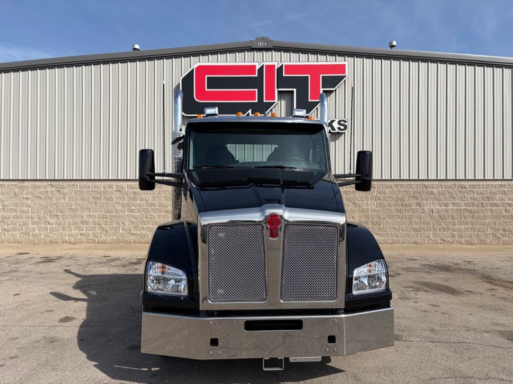 2027 Kenworth T880 — photo 2