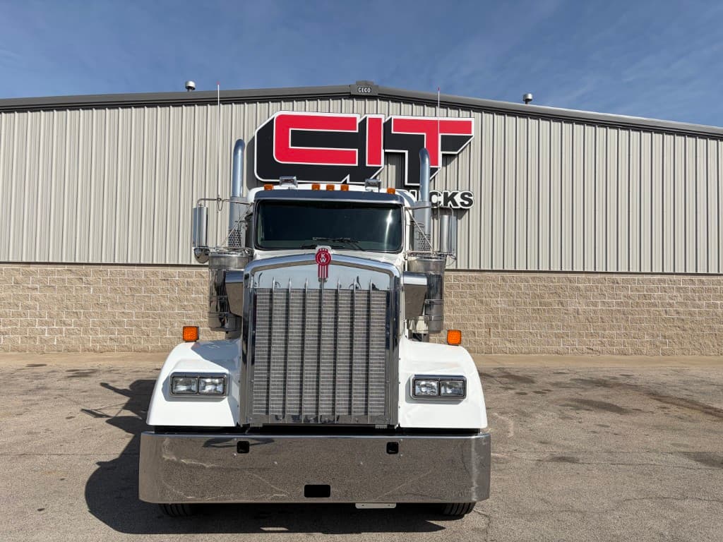 2027 Kenworth W900 — photo 2