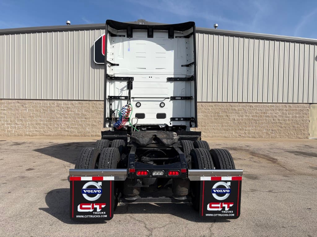 2027 Volvo VNL 860 — photo 5