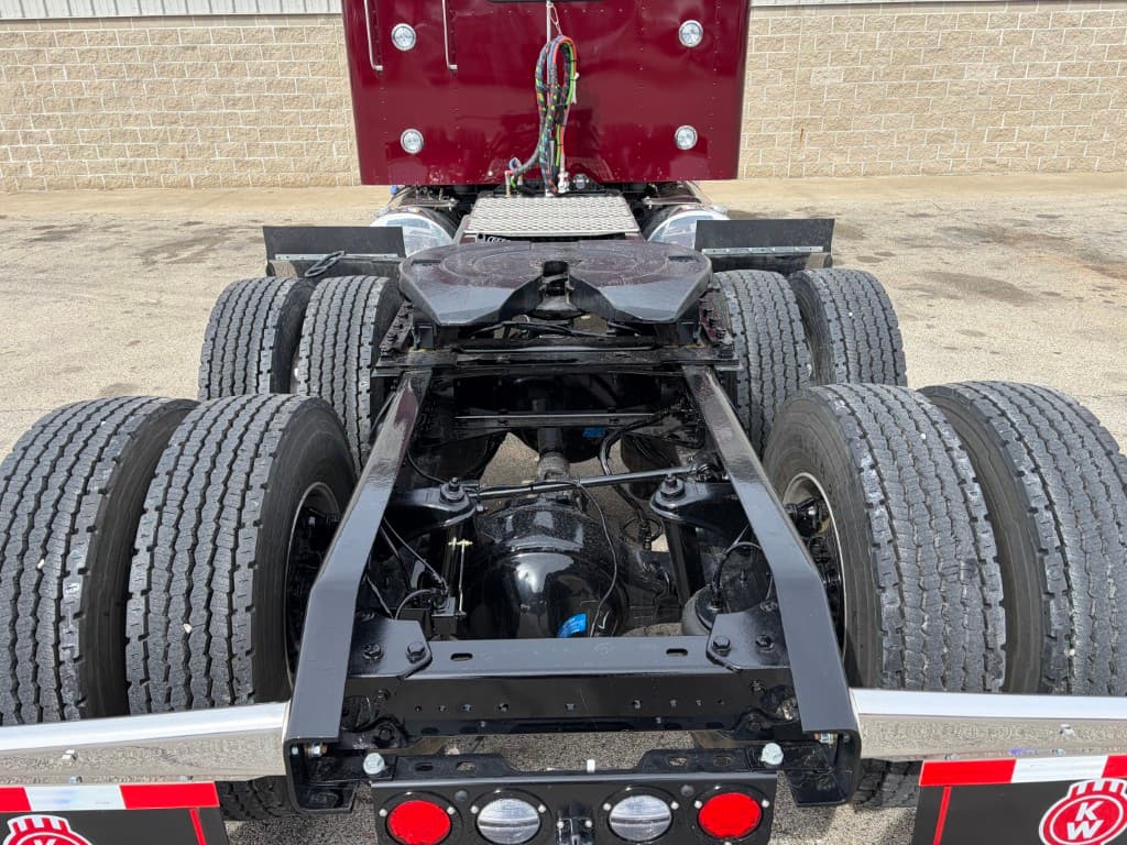 2027 Kenworth W900 — photo 6
